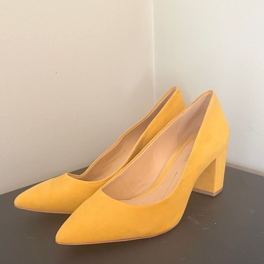 Gianni Bini Yellow Suede Pointed Block Heel Pumps 9.5